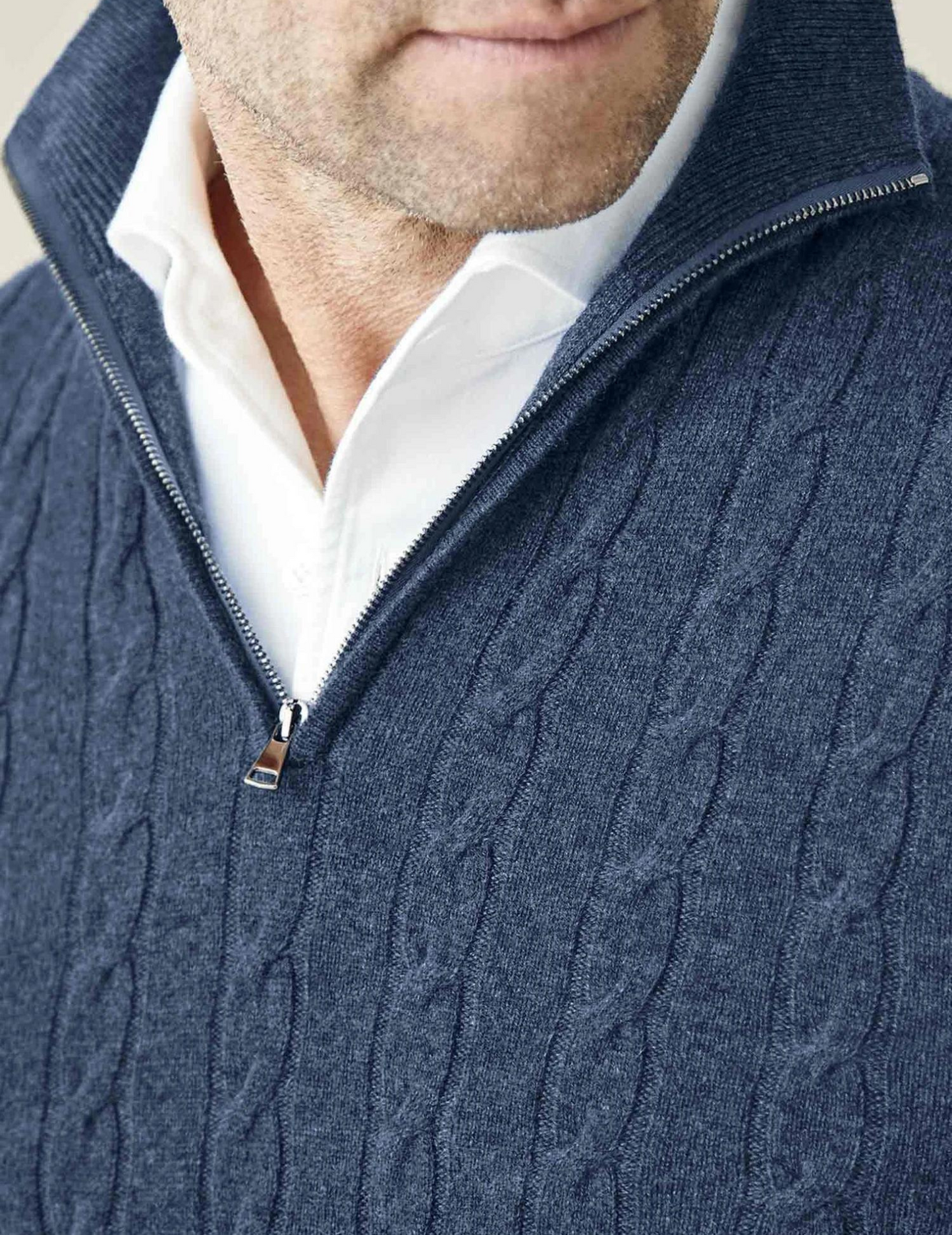 Pull zippé torsadé homme élégant style décontracté et professionnel