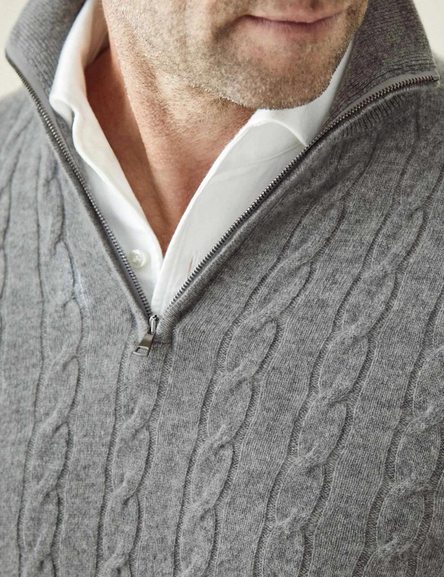Pull zippé torsadé homme élégant style décontracté et professionnel