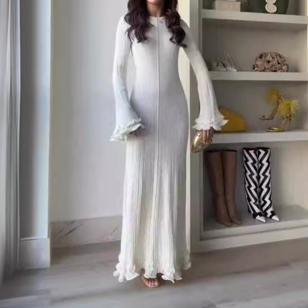 Susan – Robe Élégante à Manches Cloche et Coupe Ajustée