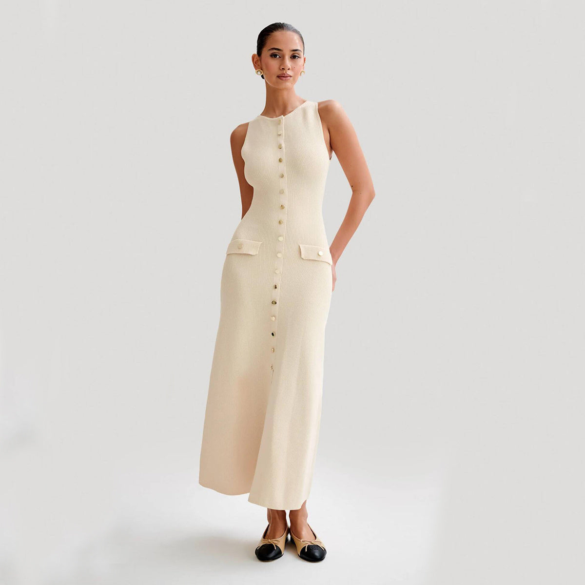 Katy – Robe sans manches en tricot élégante avec boutonnage et col rond ajusté