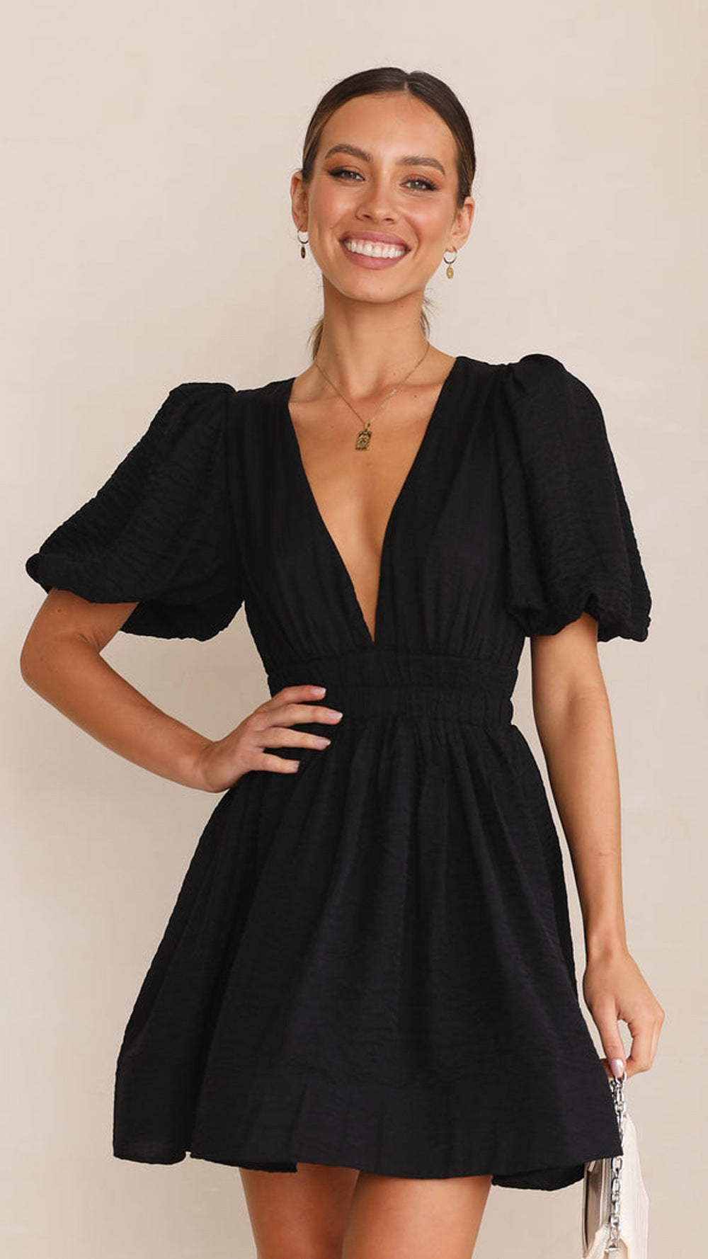 Marion – Robe courte à manches lanternes avec taille cintrée