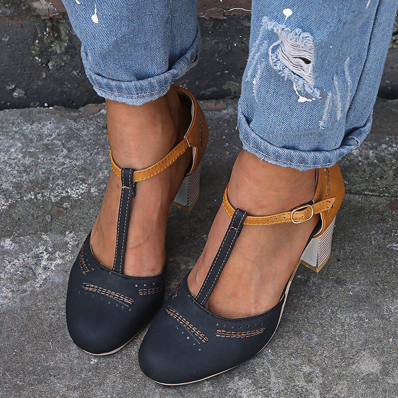 Esme – Sandales T-strap à Tête Ronde et Couleurs Assorties