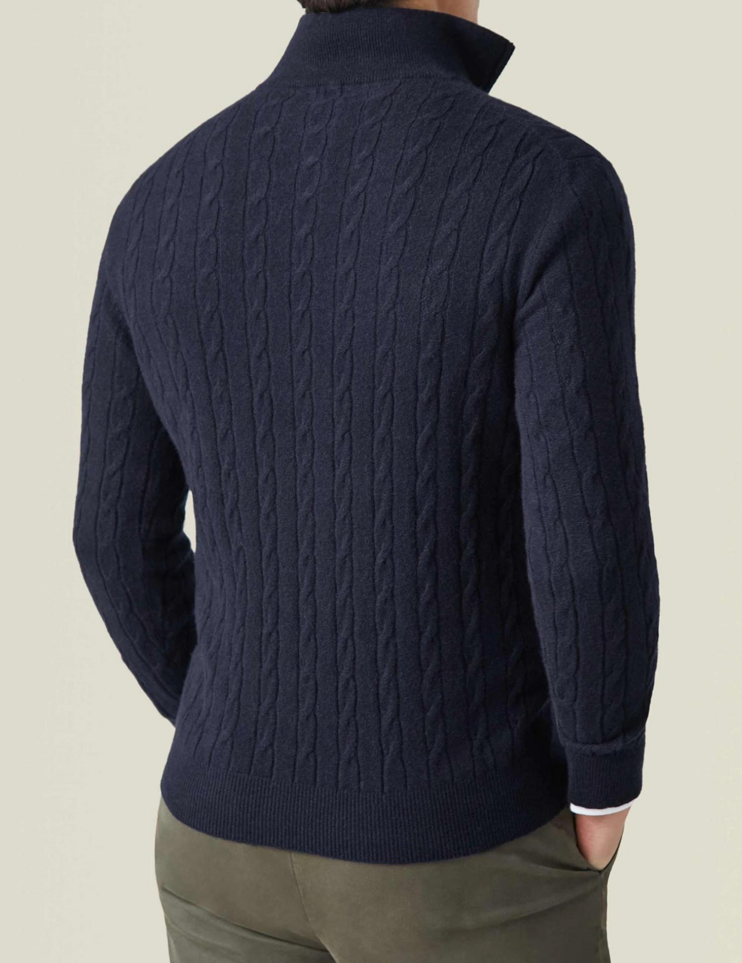 Pull zippé torsadé homme élégant style décontracté et professionnel