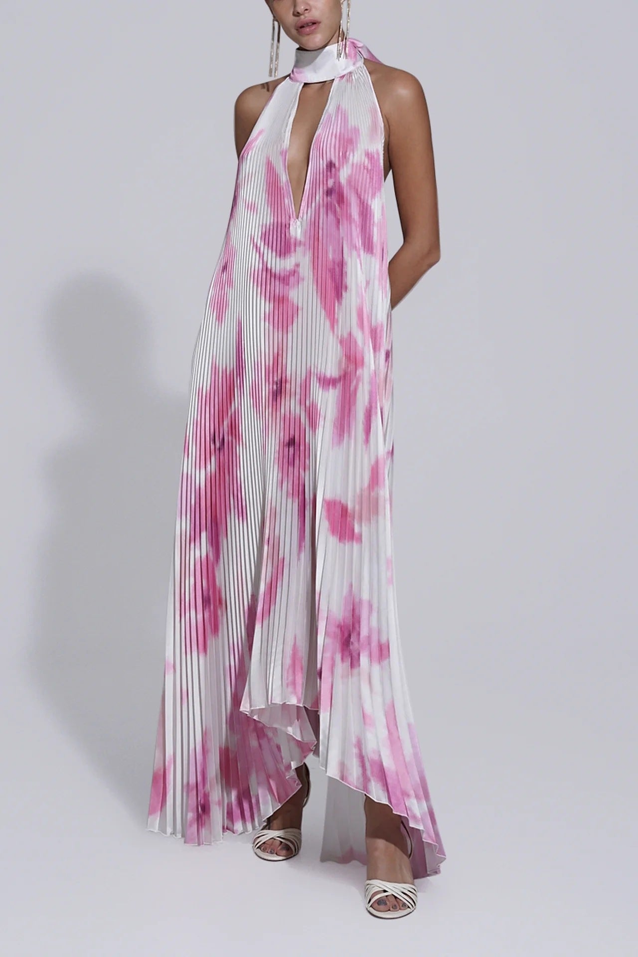 Laura – Robe Swing Plissée Imprimée à Dos Nu et Col V Profond