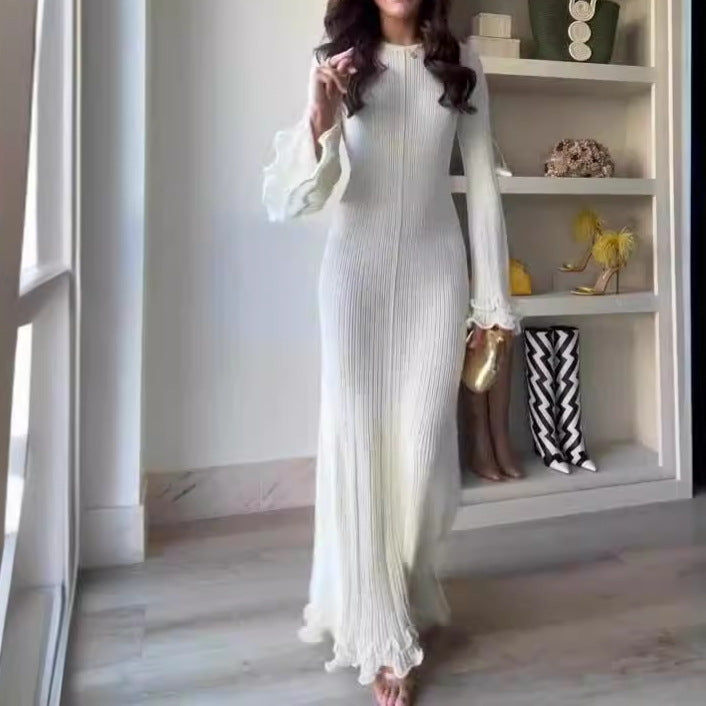 Susan – Robe Élégante à Manches Cloche et Coupe Ajustée