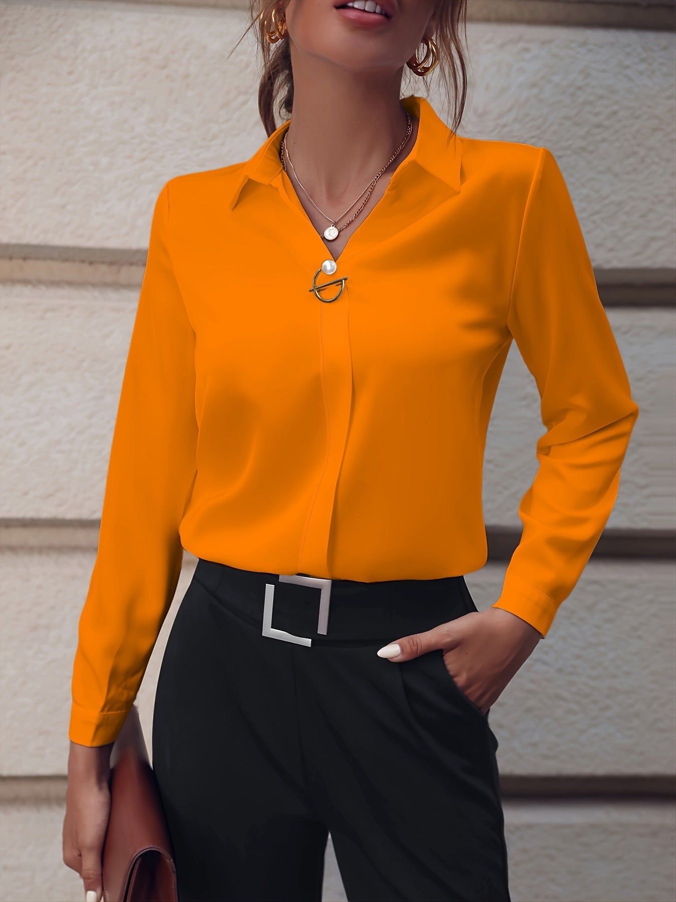 Chemisier élégant femme style business chic à col classique pour bureau et sorties