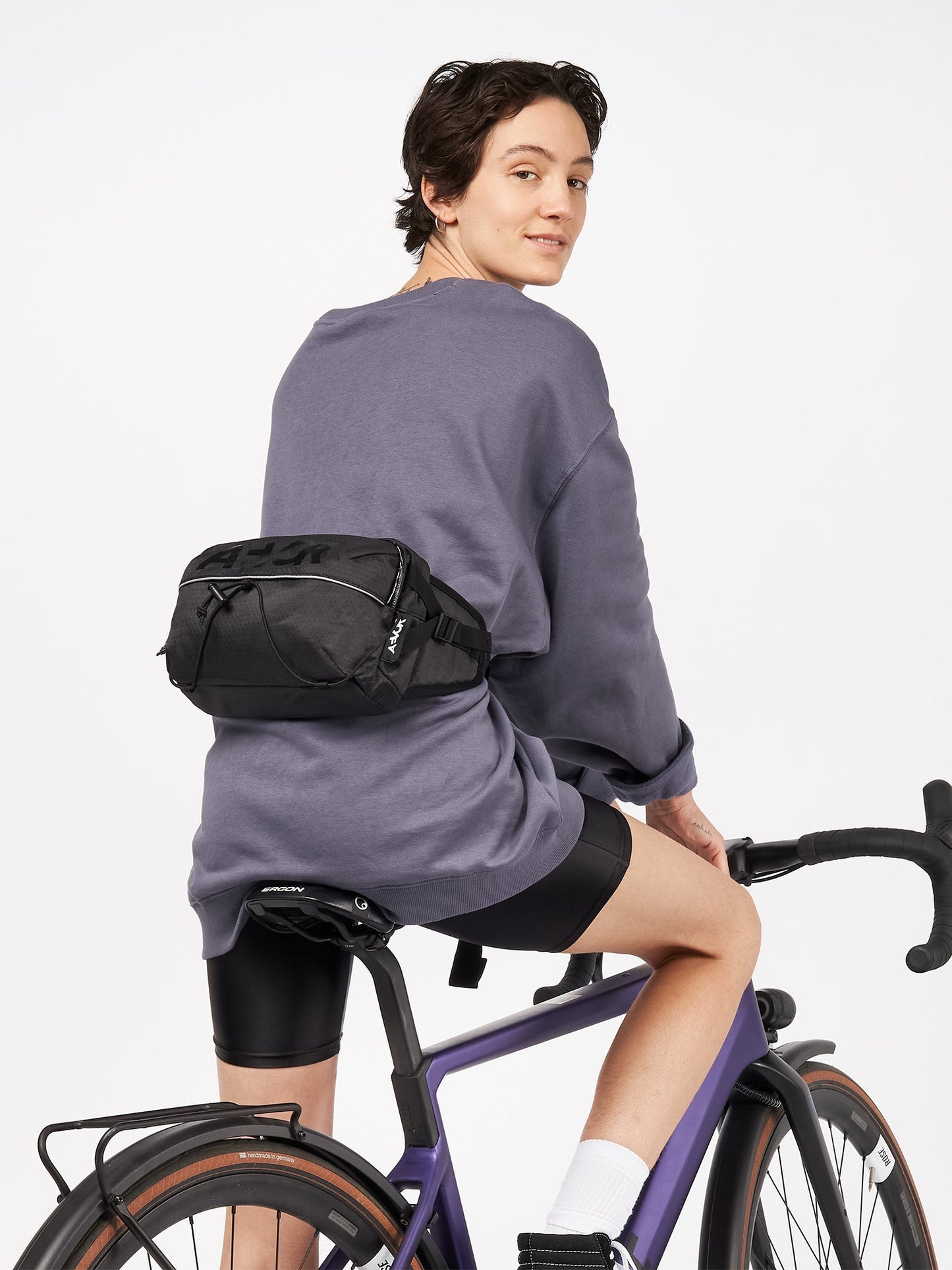 Michelle – Sac à Main Compact Noir Élégant