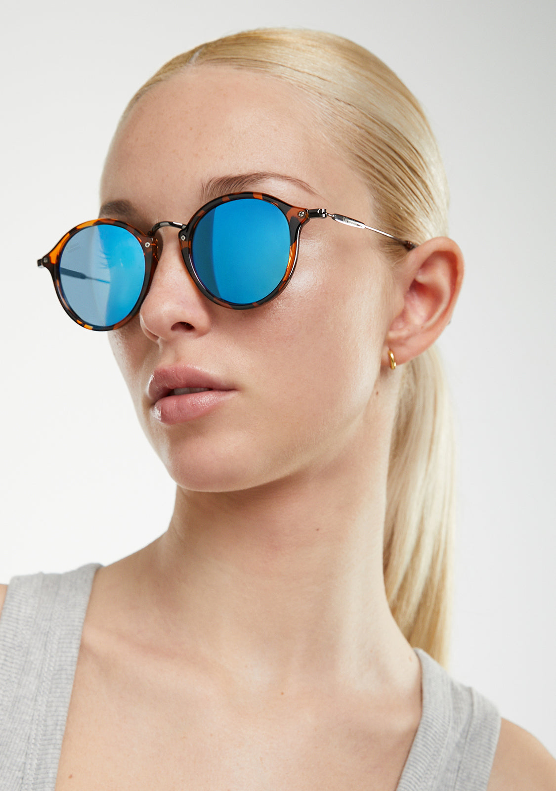 Damian – Lunettes de Soleil Unisexe Rondes Écaille avec Verres Miroir Bleus Polarisés – Élégantes et Protectrices UV