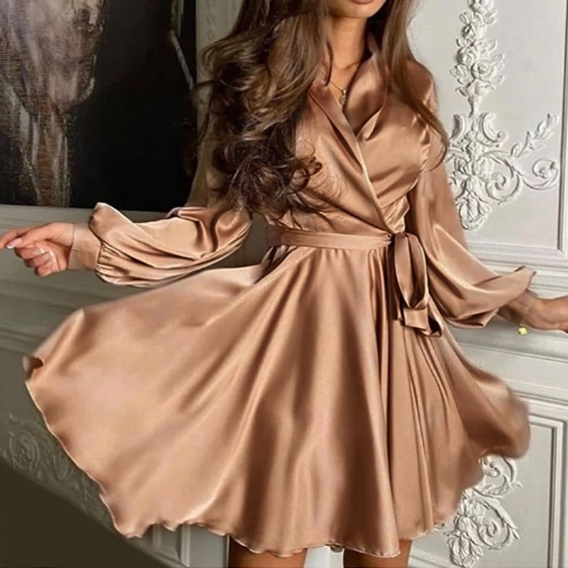 Laura – Robe satinée élégante pour femme