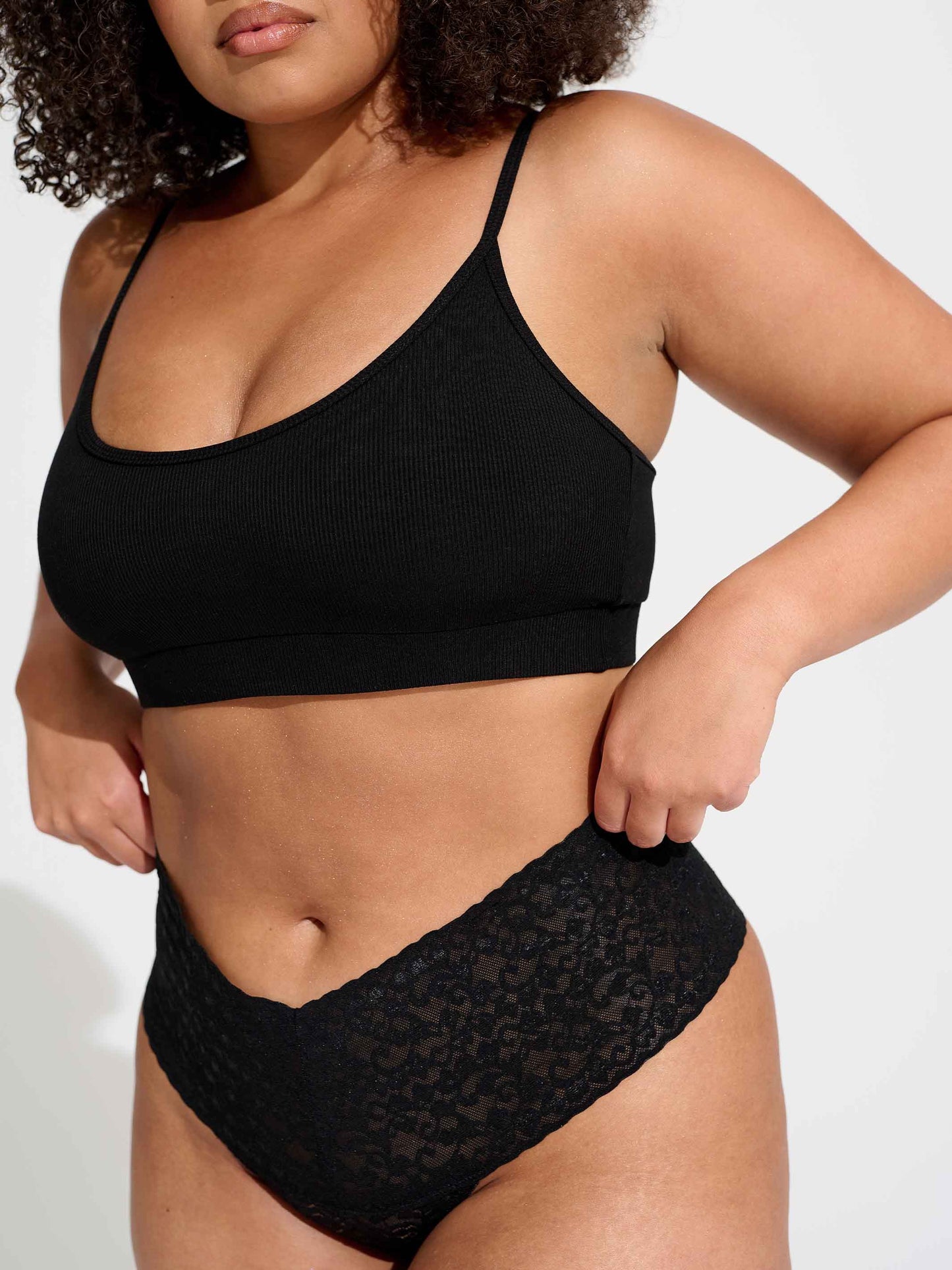 Angela – Culotte Taille Haute en Dentelle Élégante