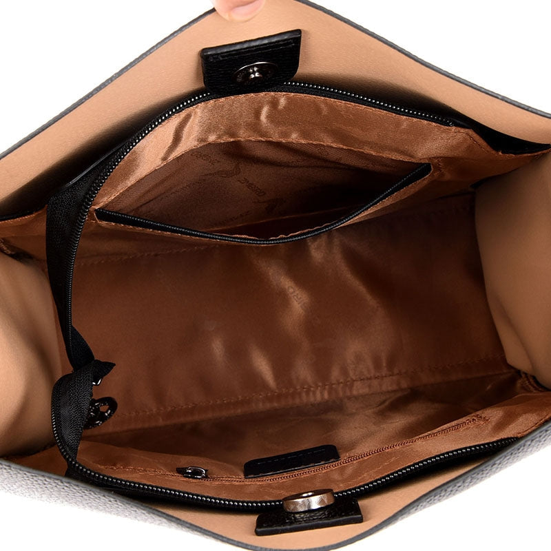 SAC À BANDOULIÈRE EN VÉRITABLE DE COULEUR UNIE