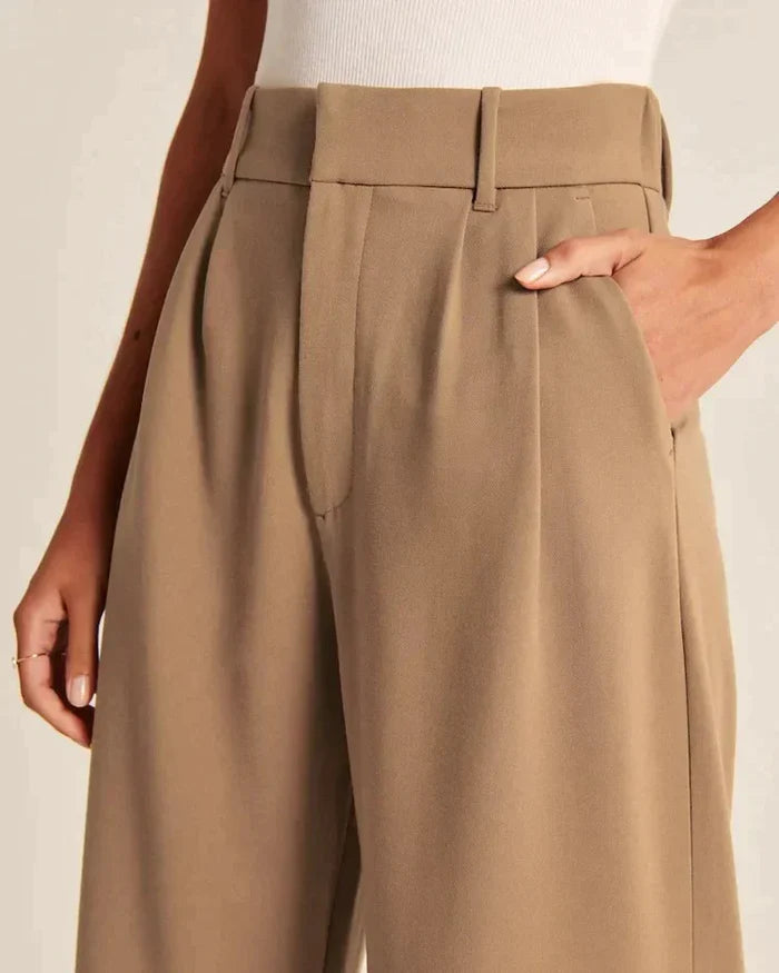 Pantalon ajusté à jambes larges
