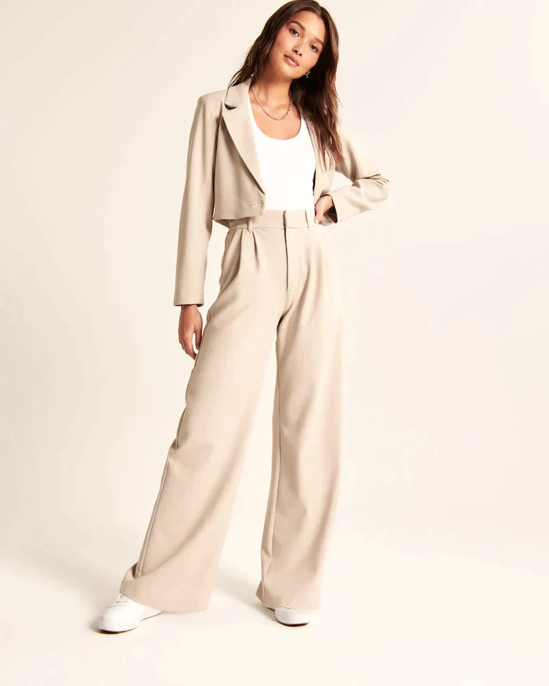 Pantalon ajusté à jambes larges