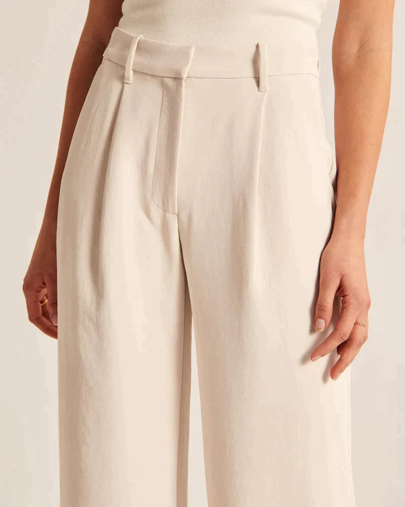 Pantalon ajusté à jambes larges