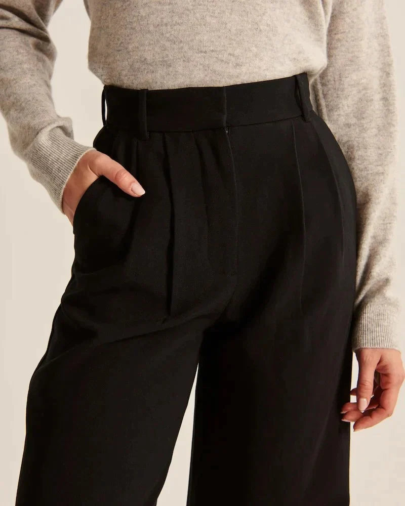 Pantalon ajusté à jambes larges