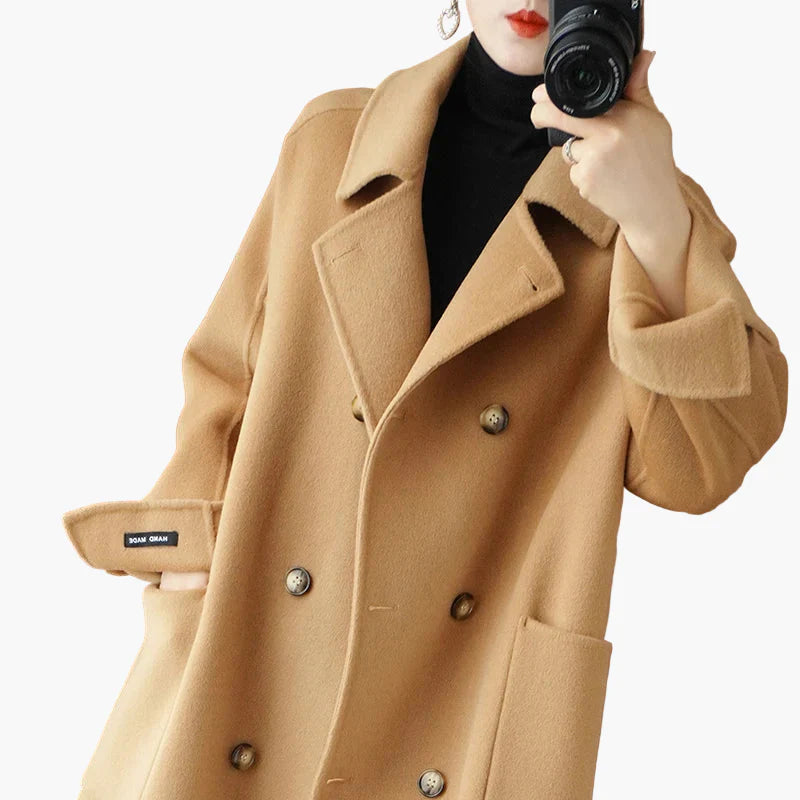 Manteau long femme élégant à double boutonnage style urbain chic