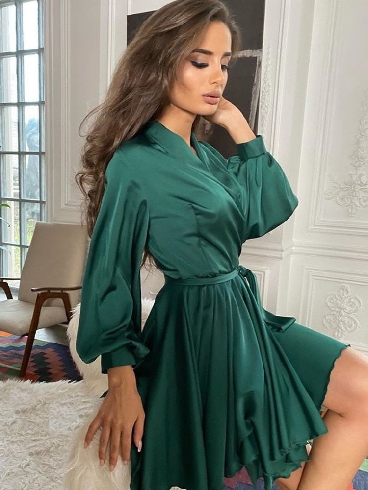 Laura – Robe satinée élégante pour femme