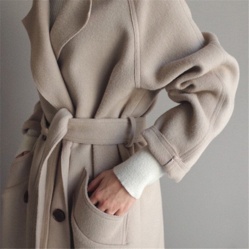 Manteau long élégant femme style classique pour l'hiver