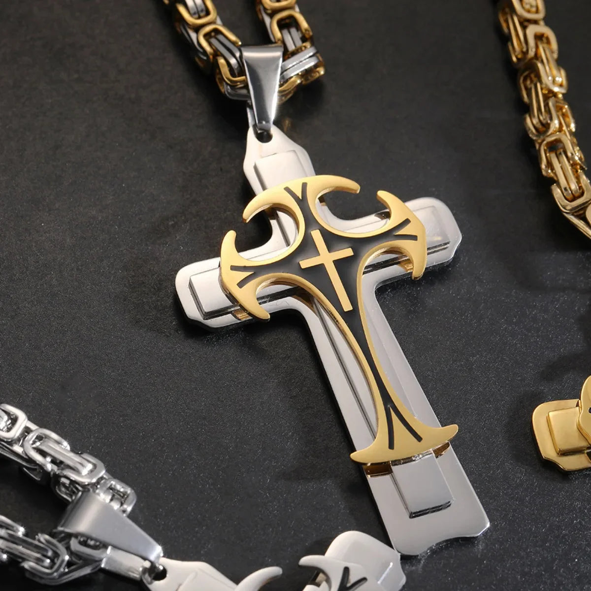 Adrian – Pendentif Croix Byzantine en Or pour Hommes