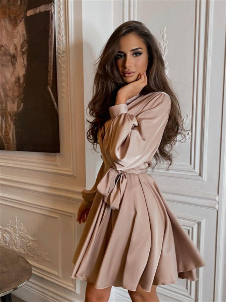 Laura – Robe satinée élégante pour femme