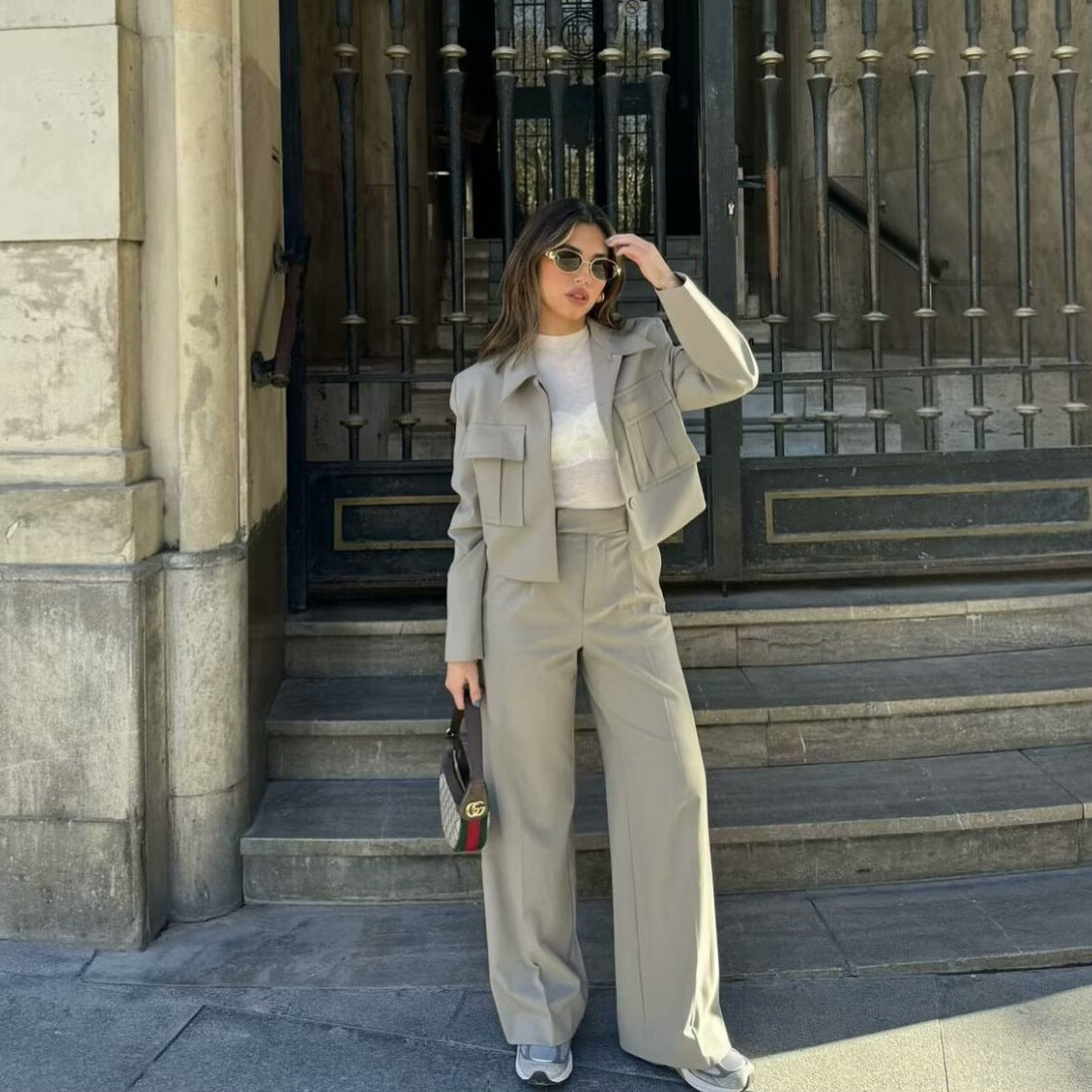 Jane – Costume Élégant avec Pantalon Droit