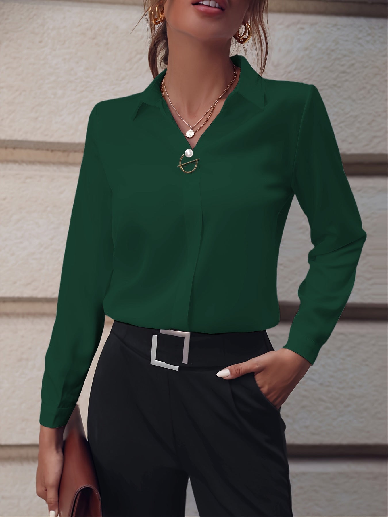 Chemisier élégant femme style business chic à col classique pour bureau et sorties