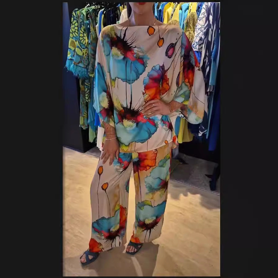 Danielle – Costume Satin Imprimé à Col Rond