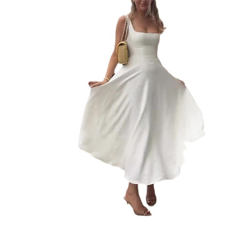 Jacqueline – Robe à Bretelles Fines et Col Carré