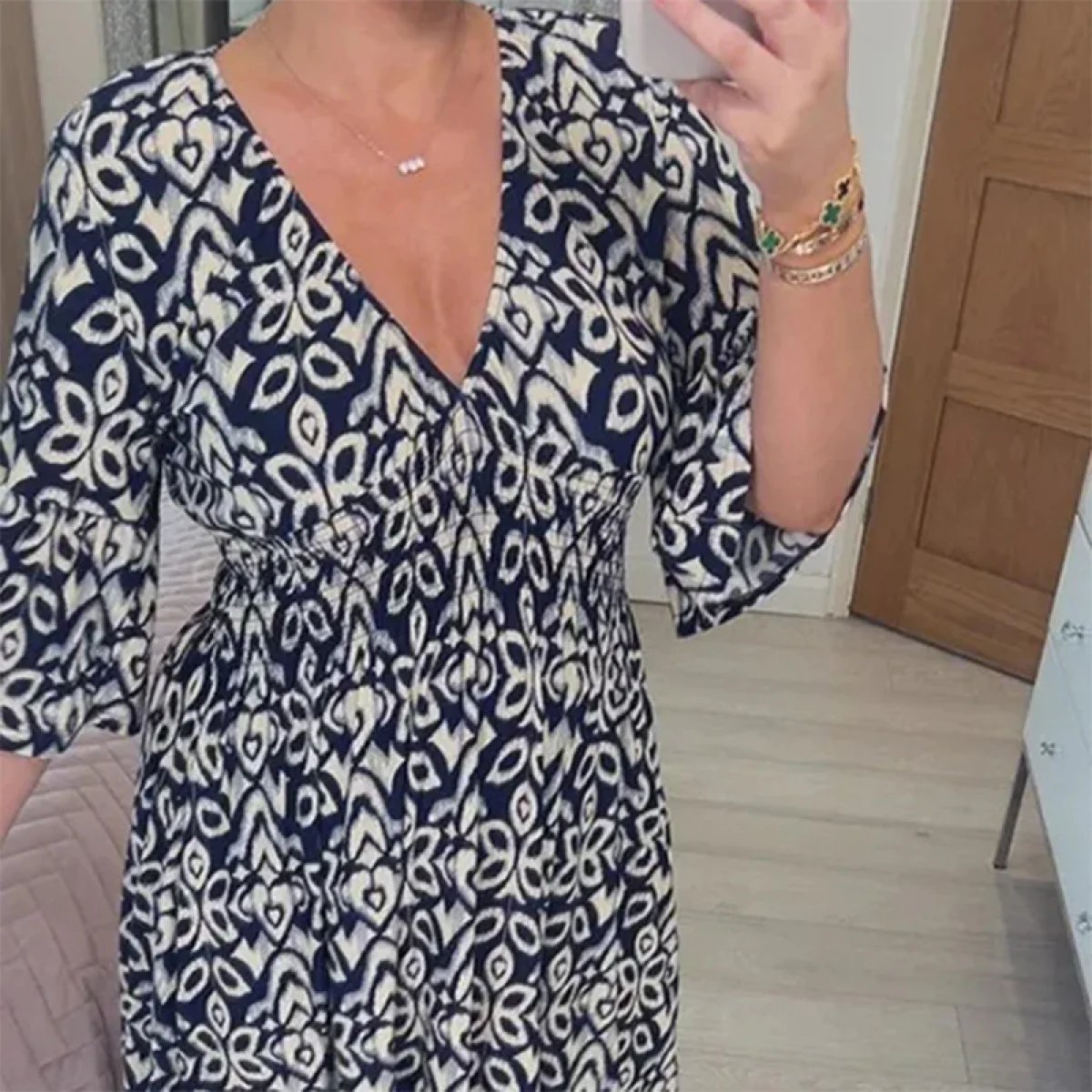 Deborah – Robe Florale à Col V pour Femmes