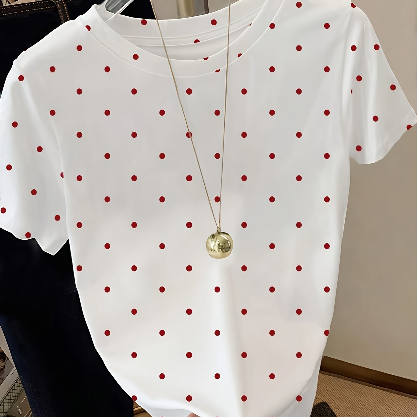T-shirt femme à pois style élégant pour un look décontracté chic