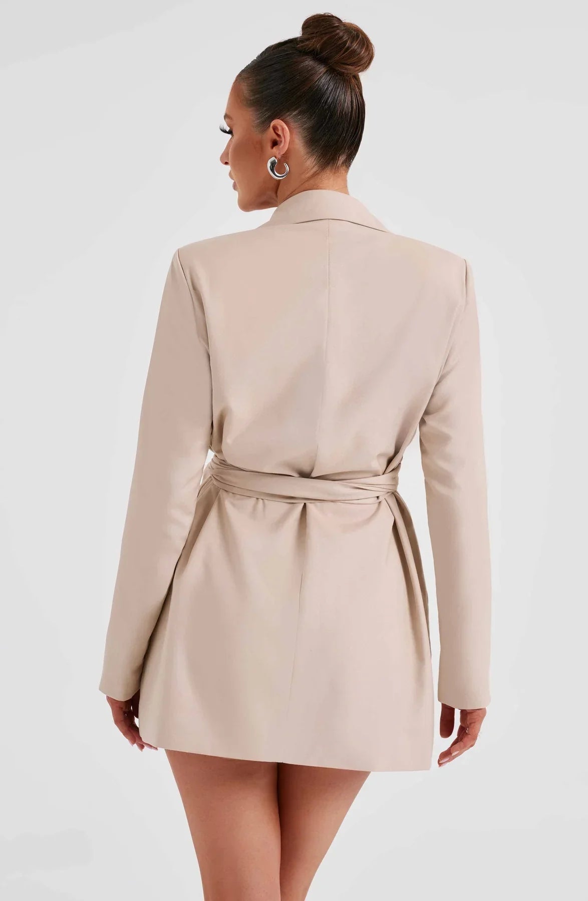 Jacqueline – Robe Tailleur Élégante