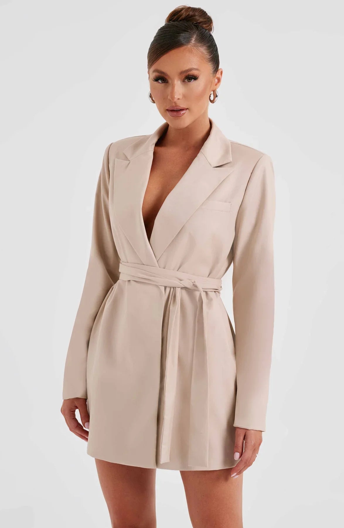 Jacqueline – Robe Tailleur Élégante