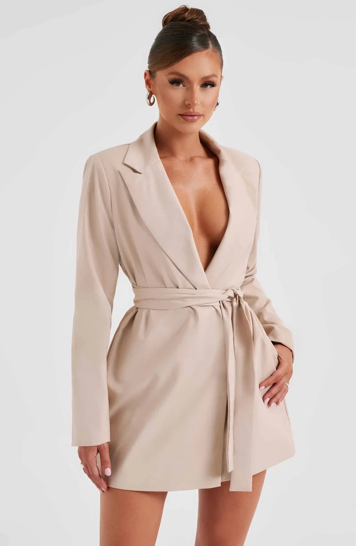 Jacqueline – Robe Tailleur Élégante