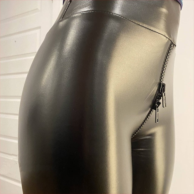 Janet – Pantalon en Mat avec Fermeture Éclair Arrière