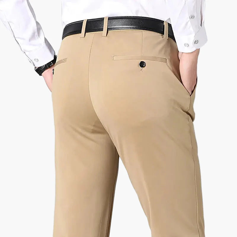 Pantalon stretch homme élégant style business et décontracté