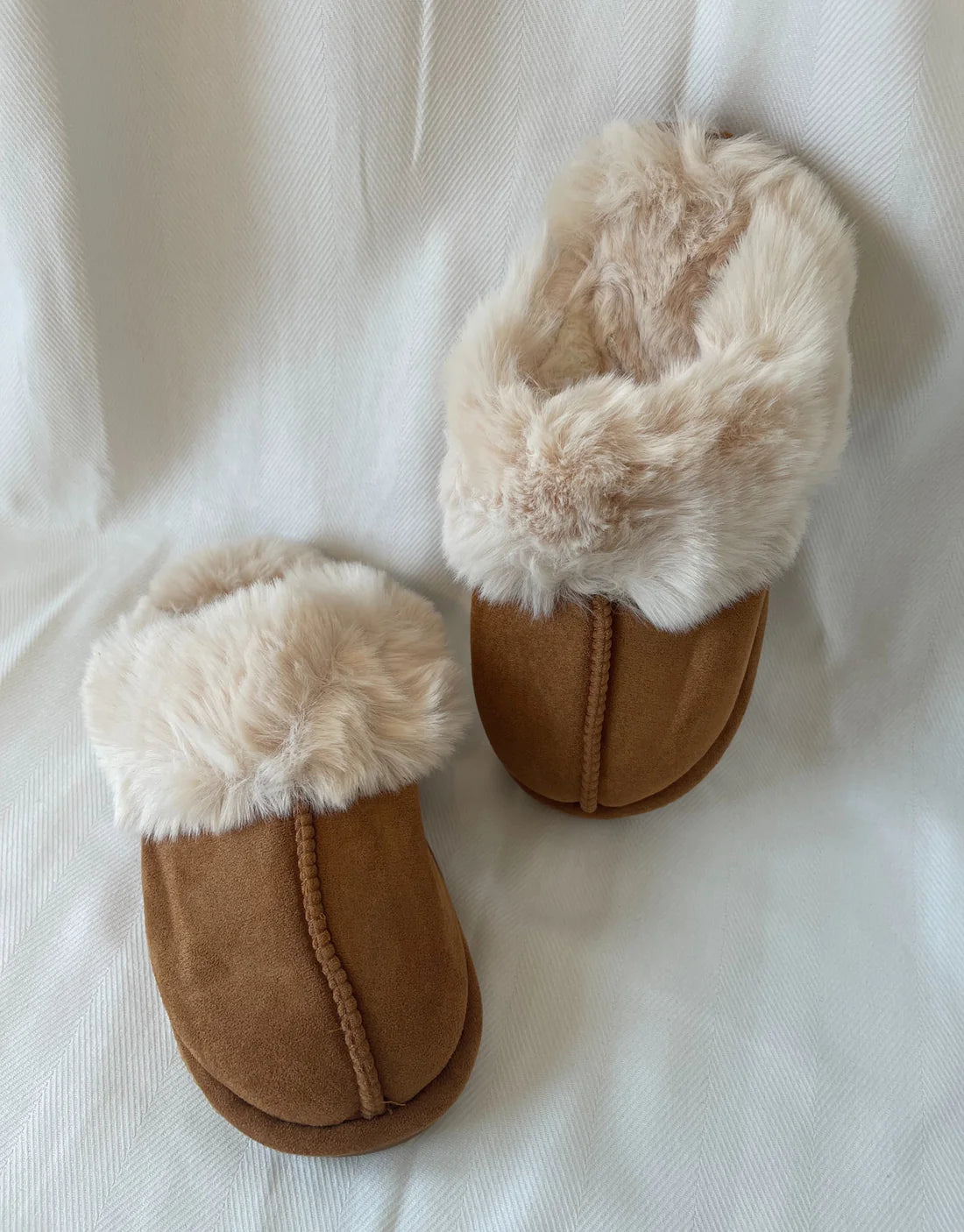 Chaussures d'ours en peluche beige