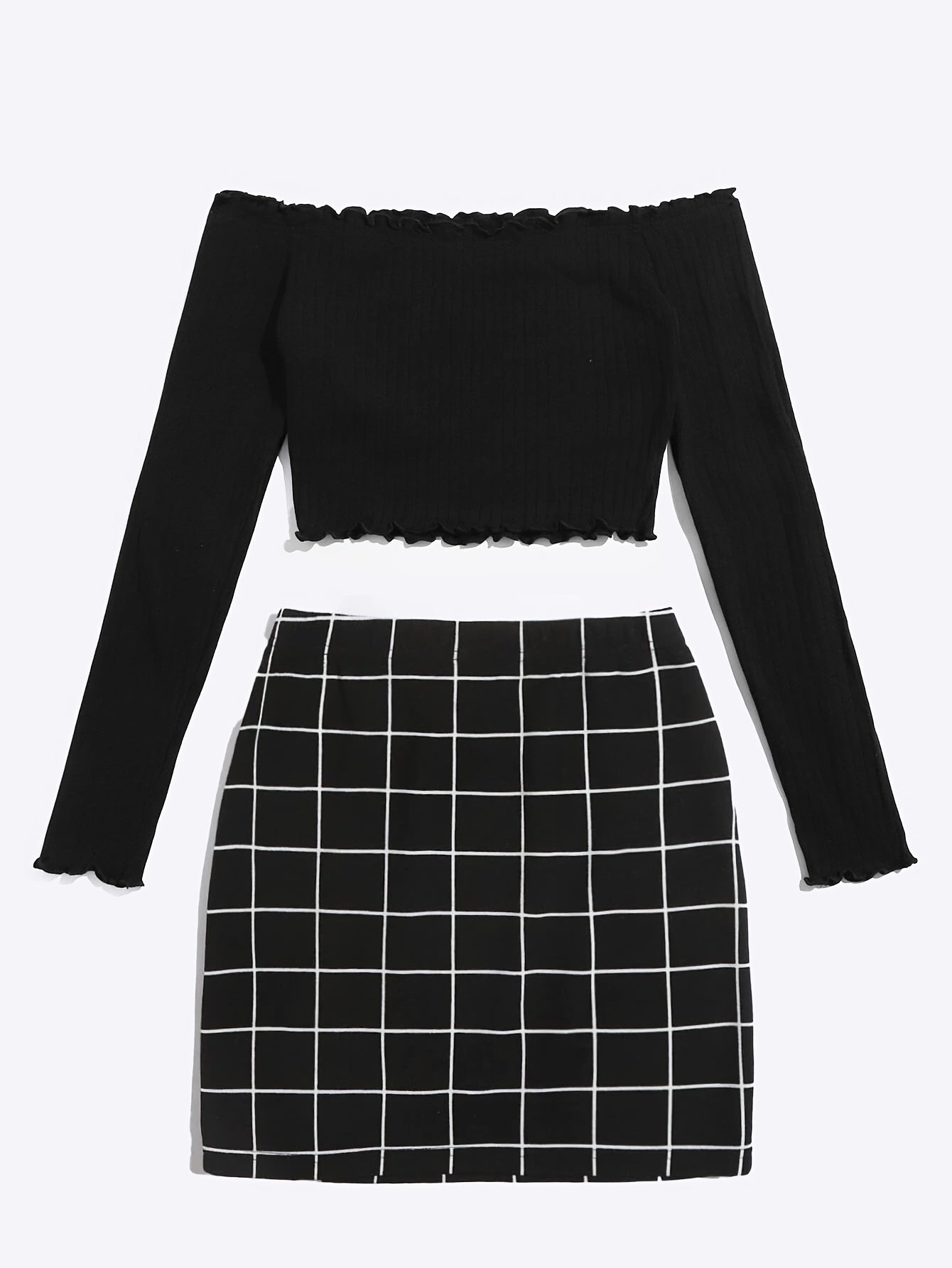 Chic damesensemble met ruitjes en off-shoulder stijl – ideaal voor lente en zomer