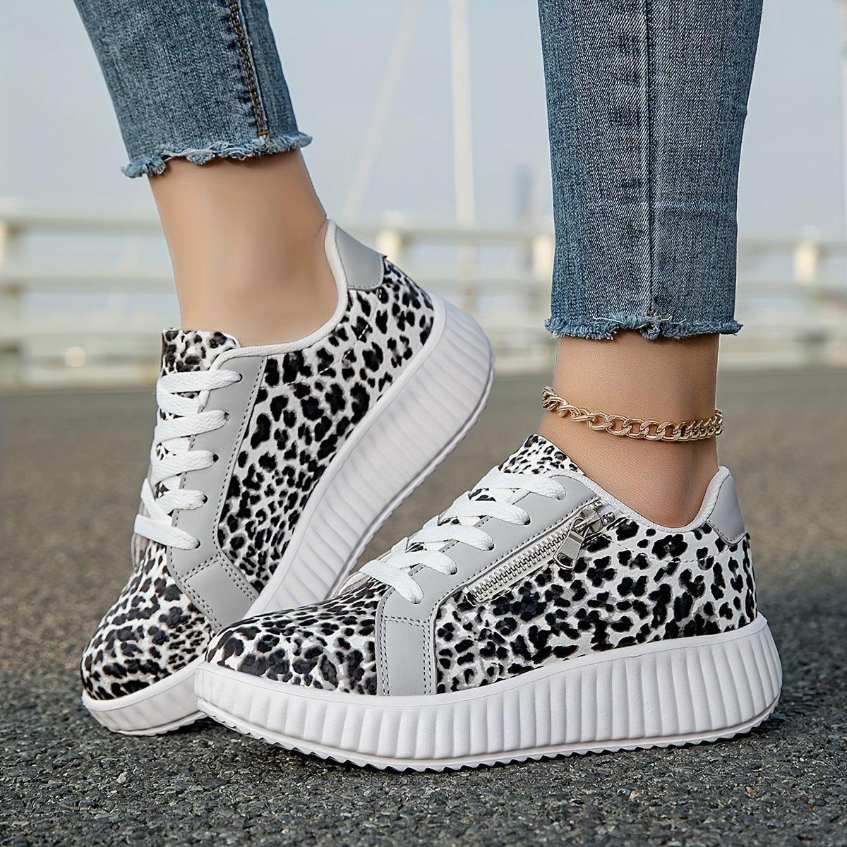 Sneakers Donna Leopardo alla Moda con Lacci, Zeppa e Cerniera - Stile Urbano Casual