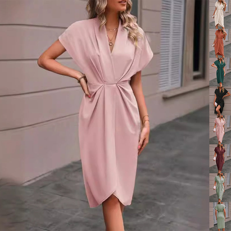 Louise – Robe à manches chauve-souris tendance avec décolleté en V et plis