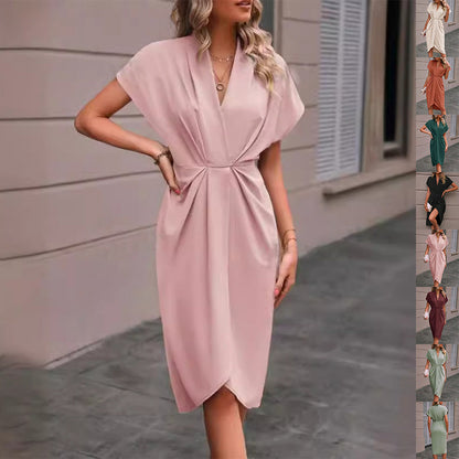 Louise – Robe à manches chauve-souris tendance avec décolleté en V et plis