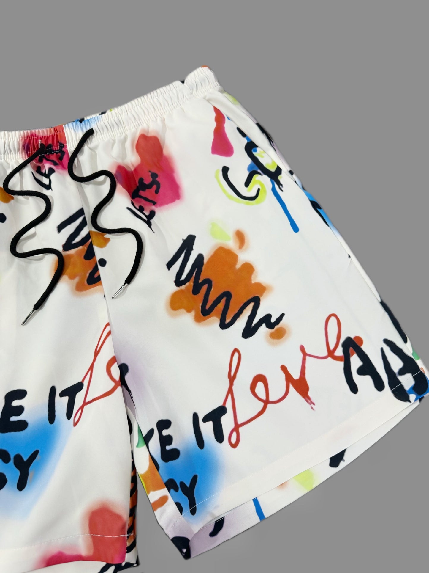 Short casual estampado graffiti para hombre estilo streetwear de moda