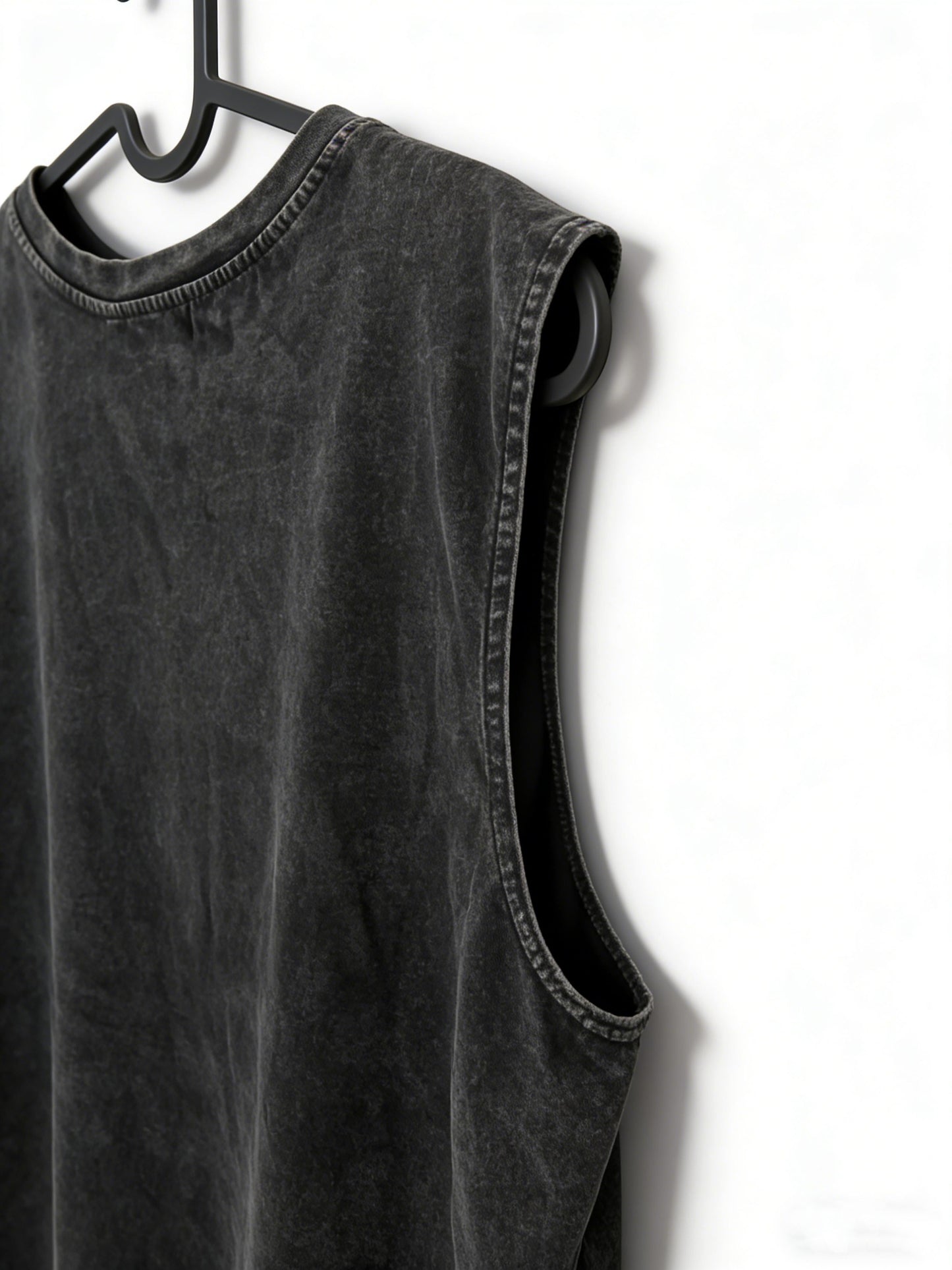 Débardeur vintage sans manches pour homme style urbain, idéal pour l'été et le sport
