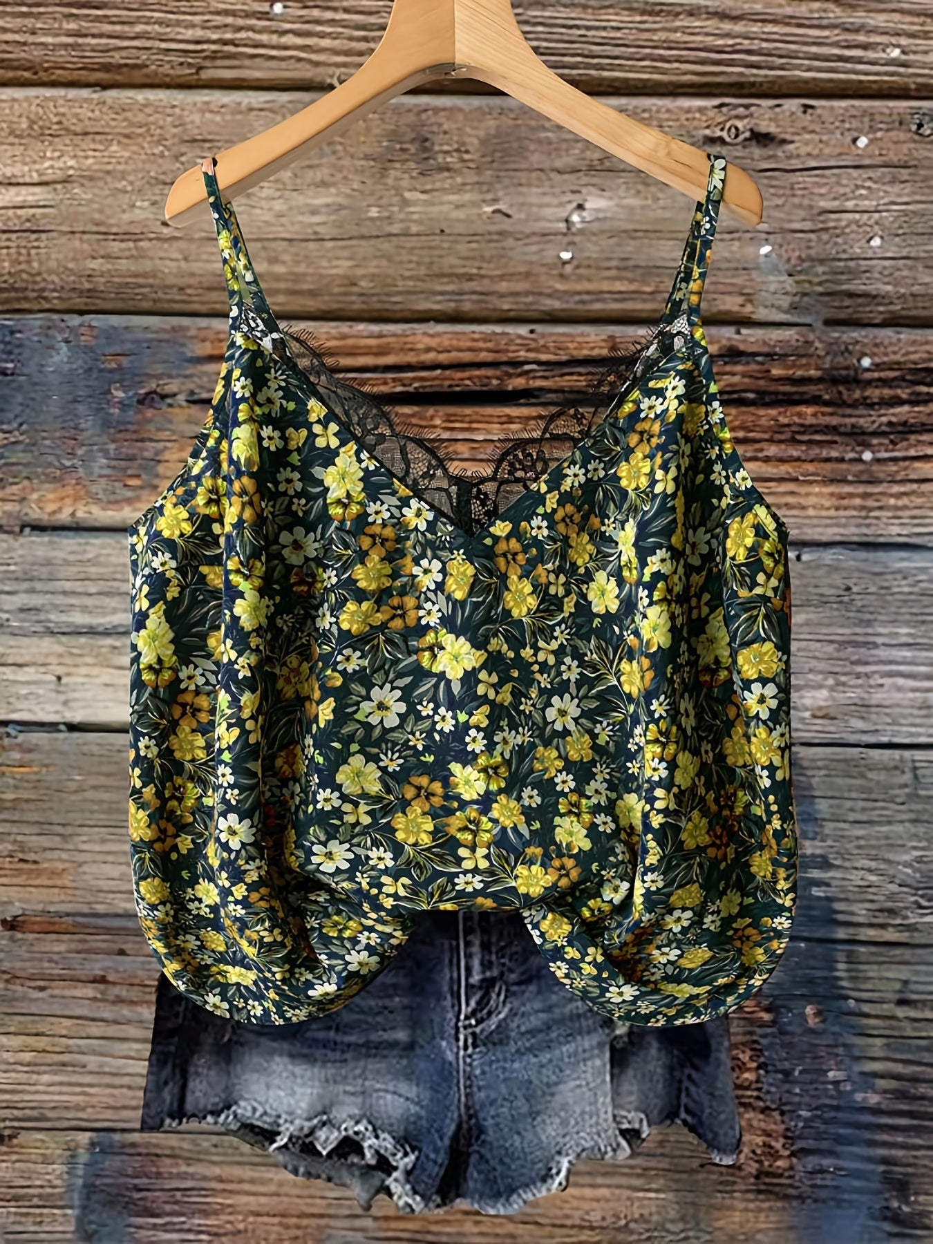 Top donna con spalline sottili, stile bohémien floreale, ideale per estate e vacanze