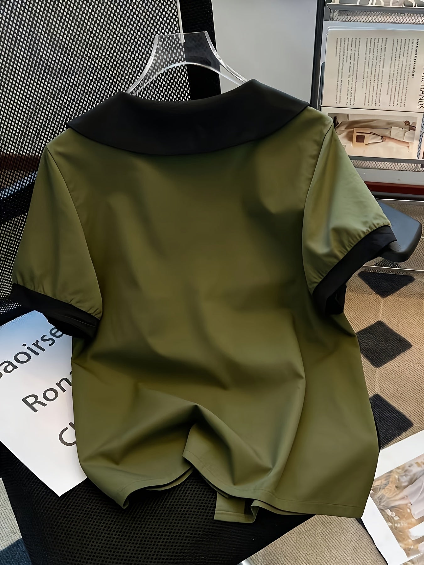 Chemisier élégant pour femme à col Claudine style rétro, manches courtes, idéal pour le bureau ou les sorties
