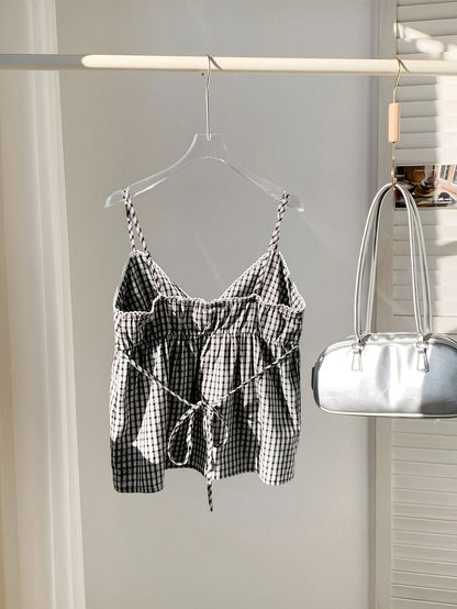 Casual plaid women's top for summer – Sleeveless, flattering fit, perfect for outings and vacations