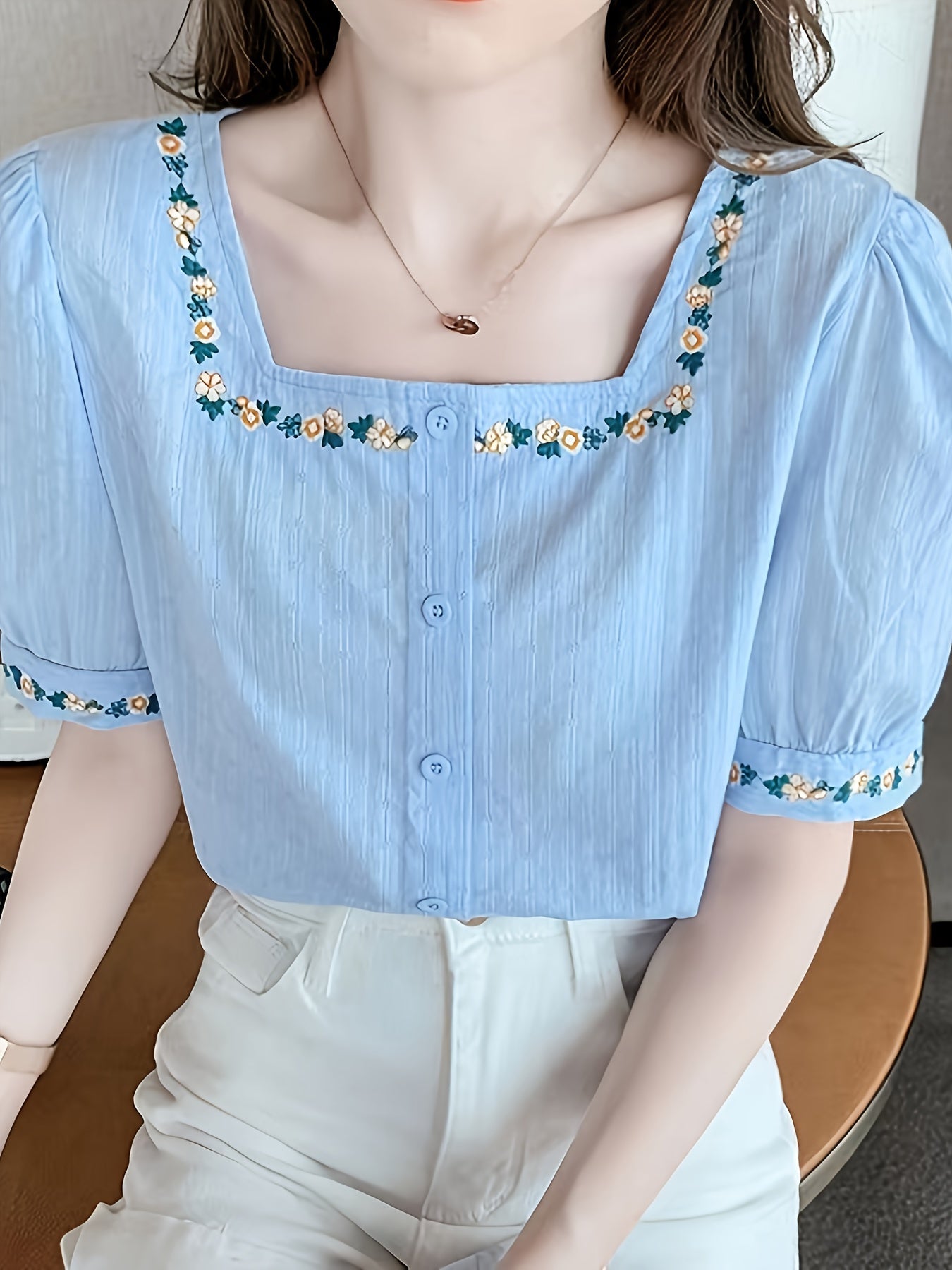 Blouse femme élégante à col carré et broderies florales, style décontracté printemps-été