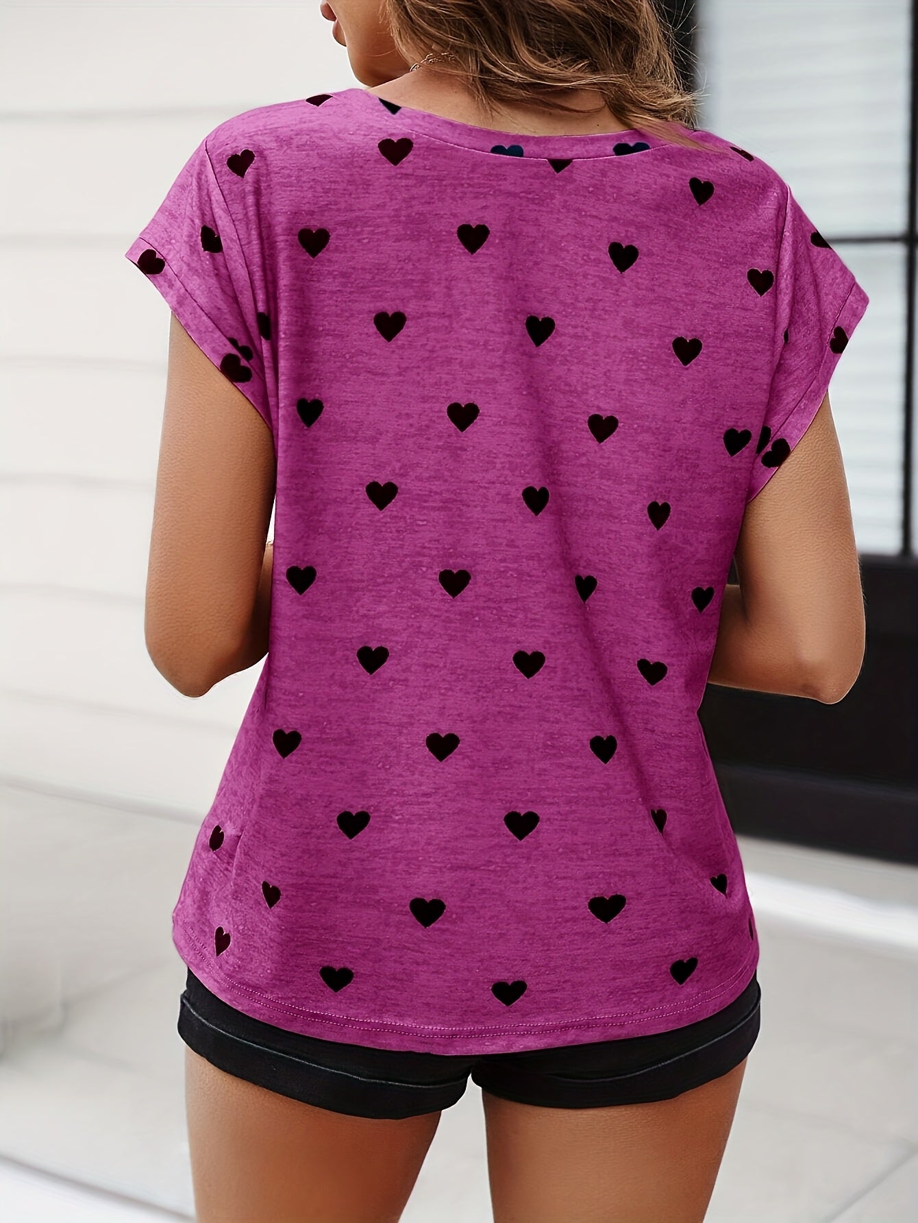 Elegant women's T-shirt with heart print, V-neck, summer chic style