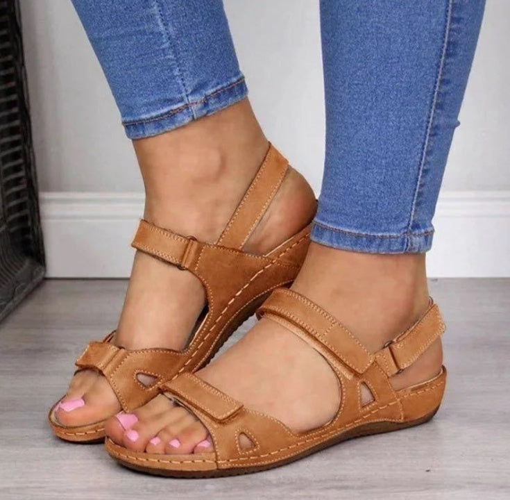 Sandra – Grandes Sandales Décontractées à Bout Rond et Talon Bas