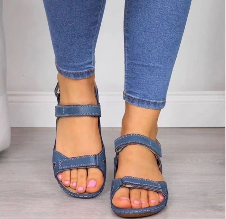 Sandra – Grandes Sandales Décontractées à Bout Rond et Talon Bas