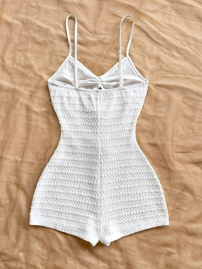 Combinaison short femme style plage avec découpes et détails étoiles de mer – Idéale vacances et bord de mer
